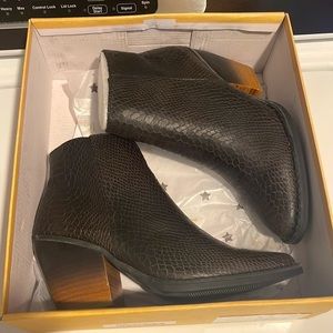 Women’s Very G Booties
